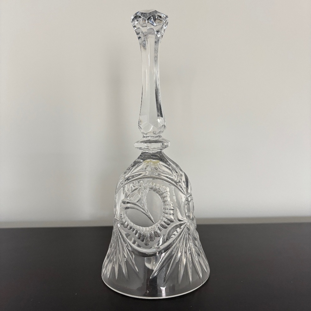 Decorative crystal bell